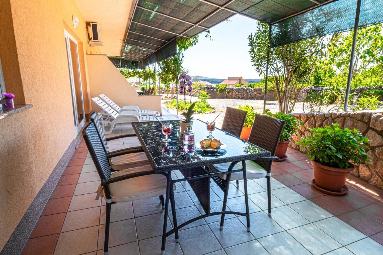 Apartments Sandra Kornić Dış mekan fotoğraf